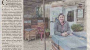 Lire la suite à propos de l’article Interview de Fanny Ronné dans le journal Pays d&rsquo;Arles : de directrice à apicultrice